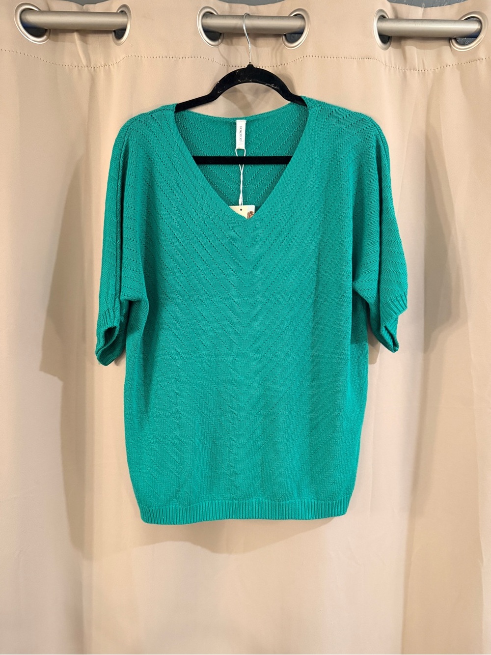 Women's NWT Dokotoo V-Neck Short Sleeve Sweater - Green
